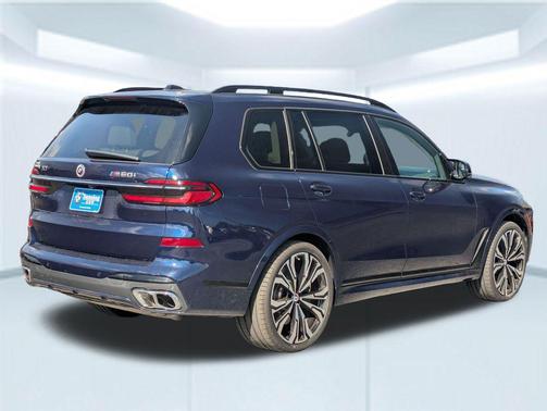 2023 BMW X7 M60i