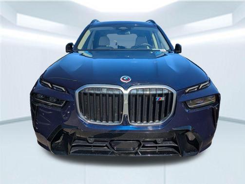 2023 BMW X7 M60i