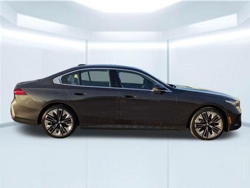 Dark Graphite Metallic 2026 BMW 530 530i