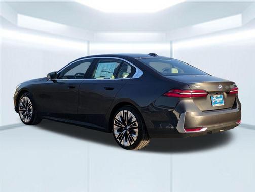 Dark Graphite Metallic 2026 BMW 530 530i