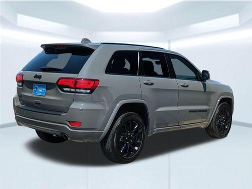 2022 Jeep Grand Cherokee Laredo