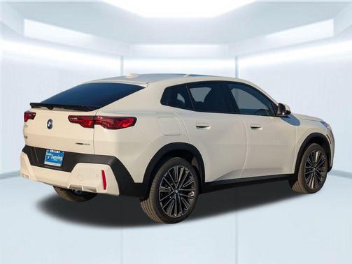 Alpine White 2026 BMW X2 xDrive28i