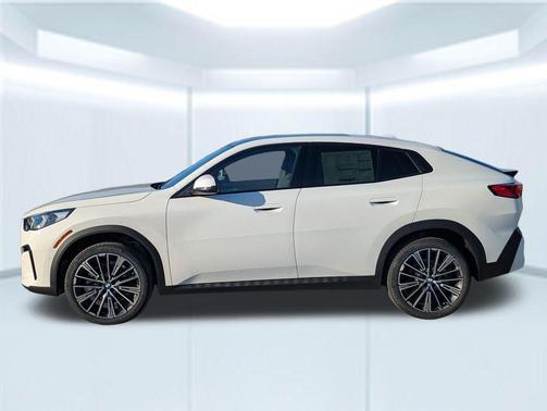 Alpine White 2026 BMW X2 xDrive28i