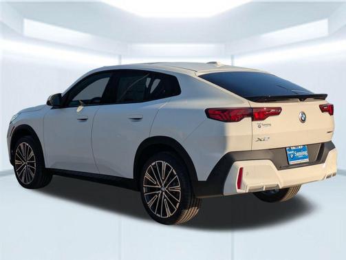 Alpine White 2026 BMW X2 xDrive28i
