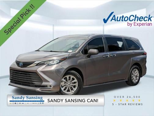 2022 Toyota Sienna XLE 8 Passenger