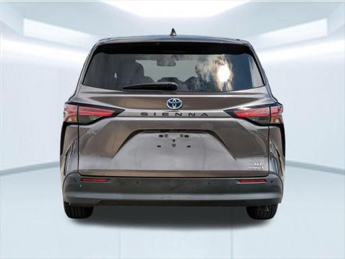 2022 Toyota Sienna XLE 8 Passenger