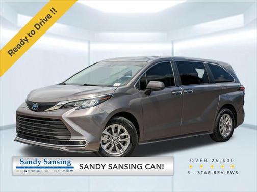 2022 Toyota Sienna XLE 8 Passenger