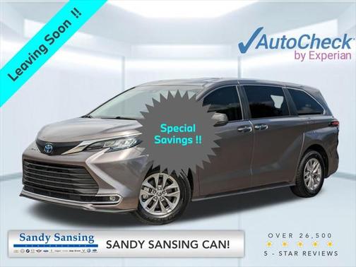2022 Toyota Sienna XLE 8 Passenger