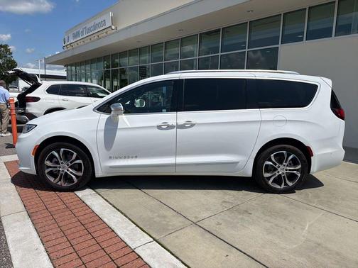 Bright White Clearcoat 2021 Chrysler Pacifica L