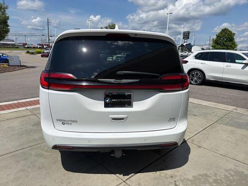Bright White Clearcoat 2021 Chrysler Pacifica L