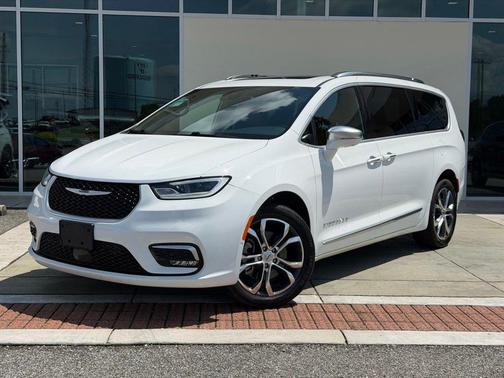 Bright White Clearcoat 2021 Chrysler Pacifica L