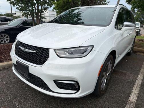 Bright White Clearcoat 2021 Chrysler Pacifica L