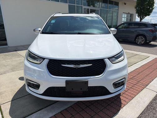 Bright White Clearcoat 2021 Chrysler Pacifica L