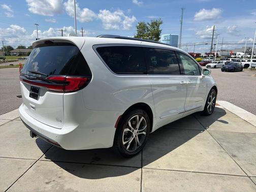 Bright White Clearcoat 2021 Chrysler Pacifica L