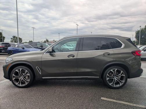 Manhattan Green Metallic 2022 BMW X5 xDrive40i