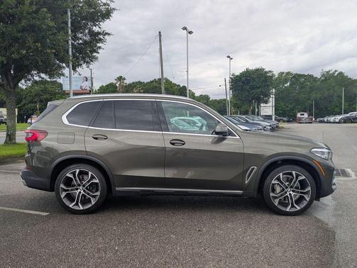 Manhattan Green Metallic 2022 BMW X5 xDrive40i