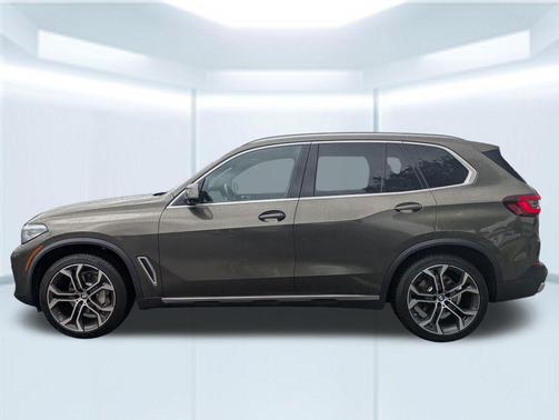 Manhattan Green Metallic 2022 BMW X5 xDrive40i