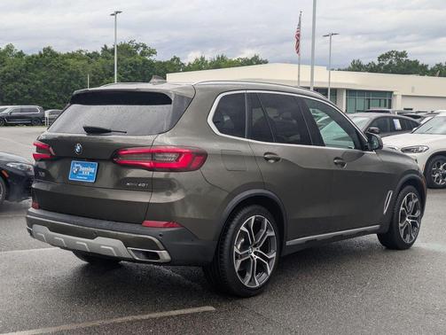 Manhattan Green Metallic 2022 BMW X5 xDrive40i
