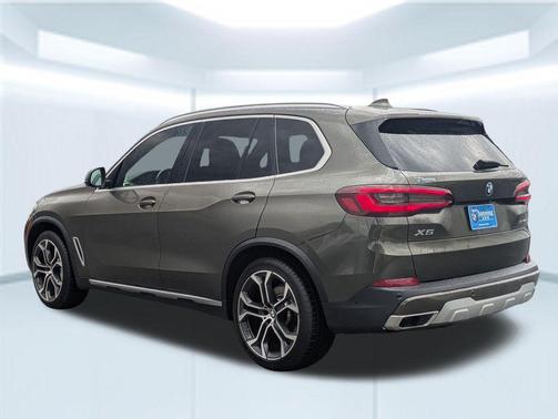 Manhattan Green Metallic 2022 BMW X5 xDrive40i