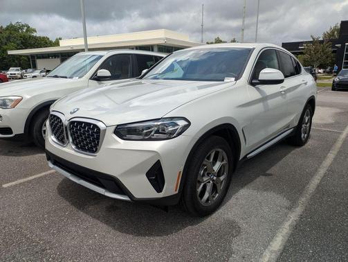 White 2025 BMW X4 xDrive30i