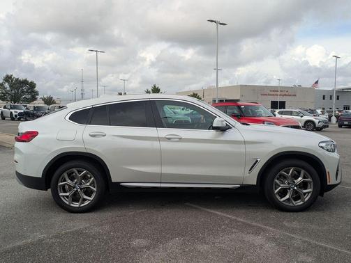 White 2025 BMW X4 xDrive30i