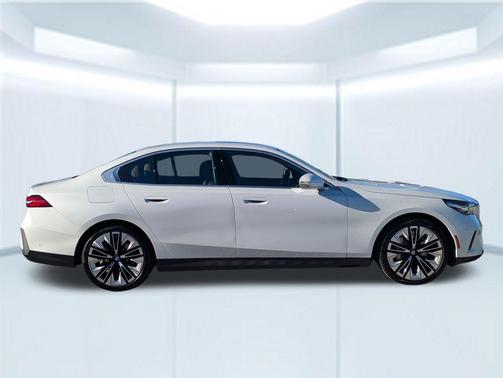 Mineral White Metallic 2026 BMW 530 530i