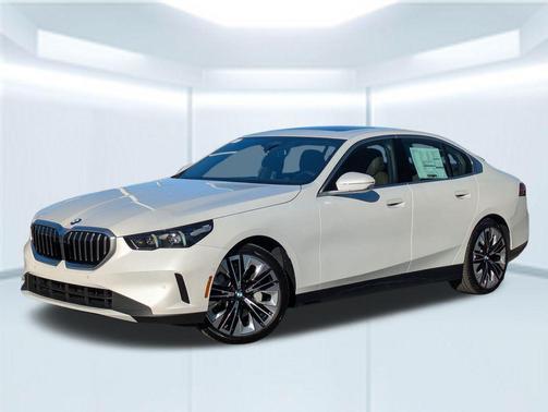 Mineral White Metallic 2026 BMW 530 530i