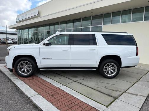 Summit White 2017 GMC Yukon XL SLE