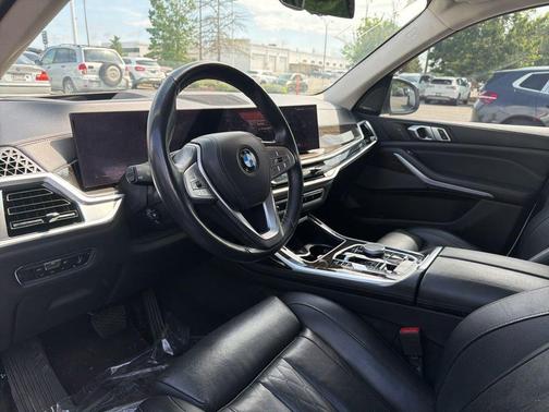 White 2023 BMW X7 xDrive40i