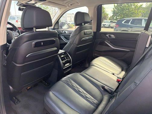 White 2023 BMW X7 xDrive40i