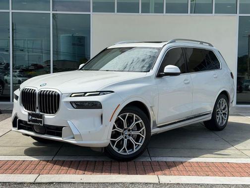 White 2023 BMW X7 xDrive40i