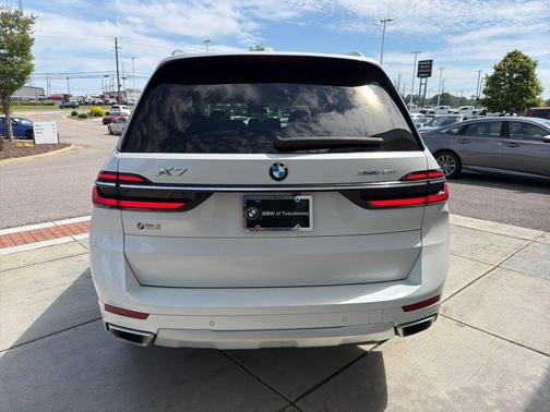 White 2023 BMW X7 xDrive40i
