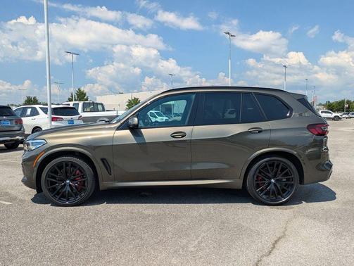Manhattan Green Metallic 2023 BMW X5 sDrive40i