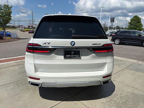 Mineral White Metallic 2024 BMW X7 xDrive40i