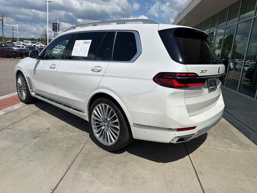 Mineral White Metallic 2024 BMW X7 xDrive40i