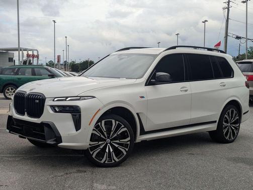 Mineral White Metallic 2023 BMW X7 M60i
