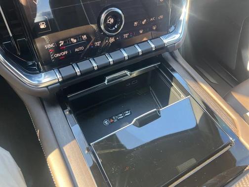White Frost Tricoat 2025 GMC Yukon Denali Ultimate