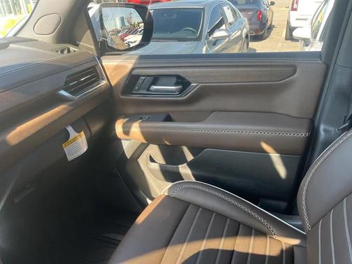 White Frost Tricoat 2025 GMC Yukon Denali Ultimate