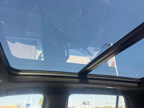 White Frost Tricoat 2025 GMC Yukon Denali Ultimate