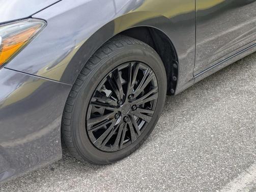 Carbide Gray Metallic 2017 Subaru Impreza 2.0i