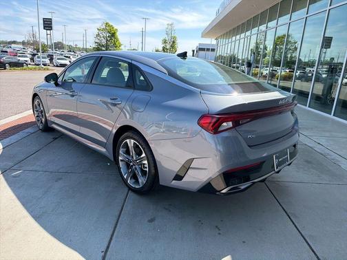 Everlasting Silver 2022 Kia K5 EX