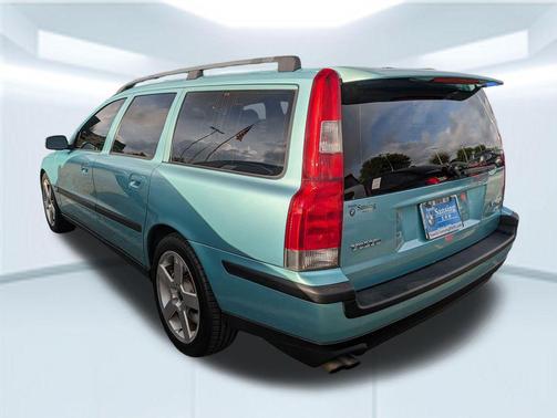 Green 2004 Volvo V70 R