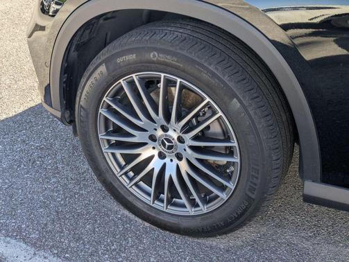 Black 2024 Mercedes-Benz GLC 300 4MATIC