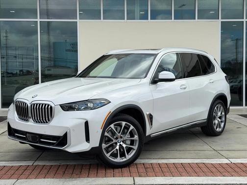 Mineral White Metallic 2026 BMW X5 sDrive40i