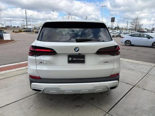 Mineral White Metallic 2026 BMW X5 sDrive40i