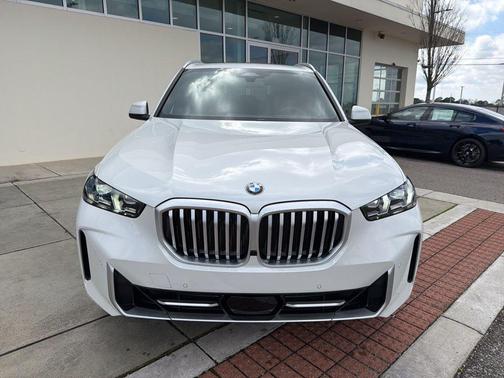 Mineral White Metallic 2026 BMW X5 sDrive40i