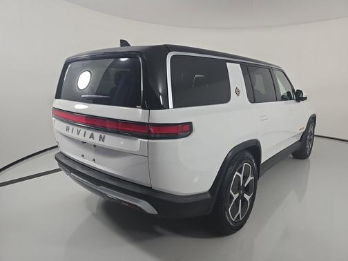 2024 Rivian R1S Adventure Quad Motor Large Pack