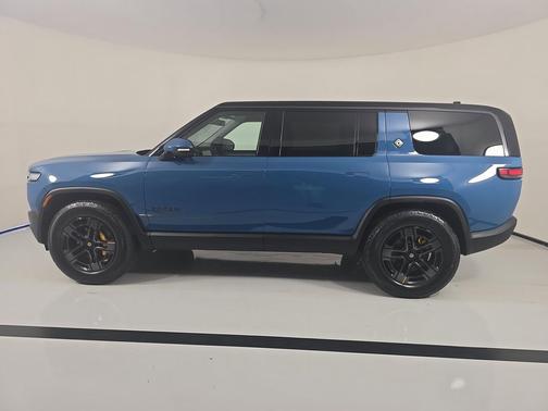 2025 Rivian R1S Ascend trim