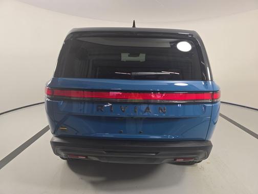 2025 Rivian R1S Ascend trim