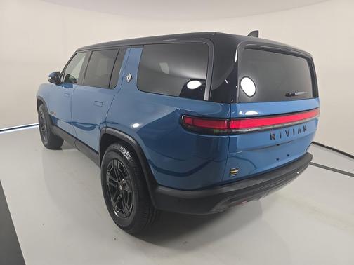 2025 Rivian R1S Ascend trim